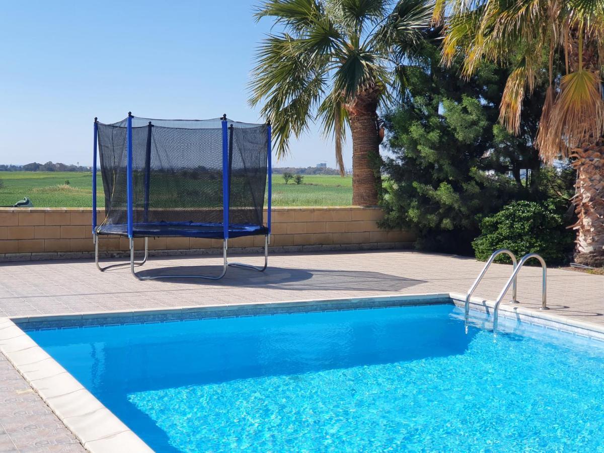 Larnaca Mansion Ideal For 3 Families Or More Exterior foto