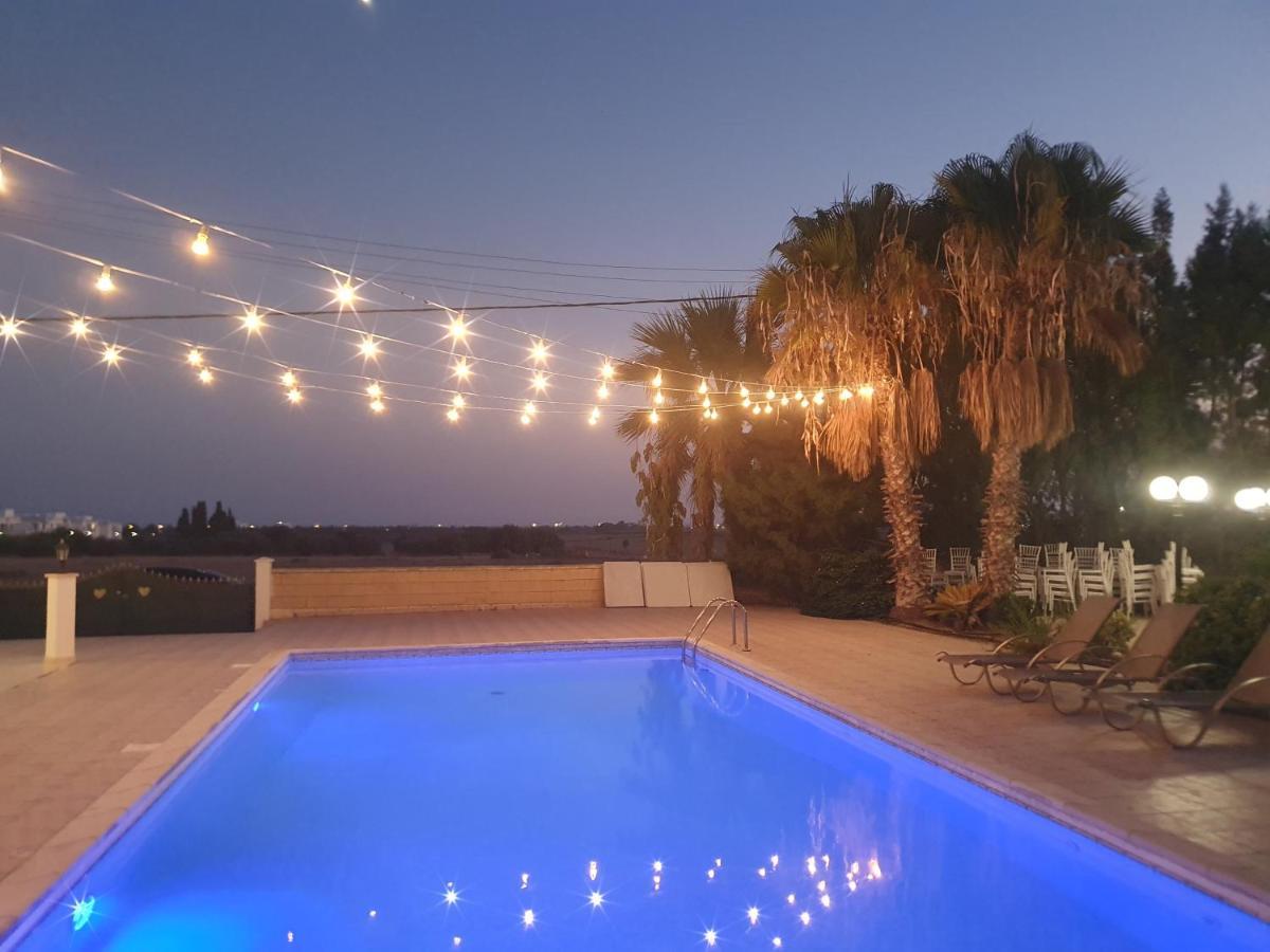 Larnaca Mansion Ideal For 3 Families Or More Exterior foto