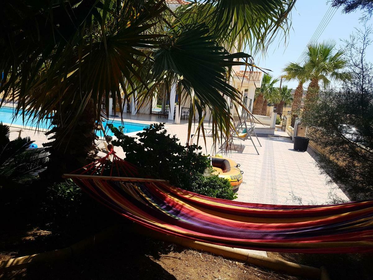 Larnaca Mansion Ideal For 3 Families Or More Exterior foto