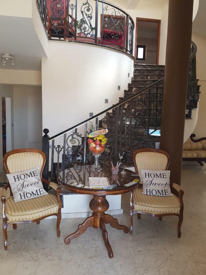 Larnaca Mansion Ideal For 3 Families Or More Exterior foto