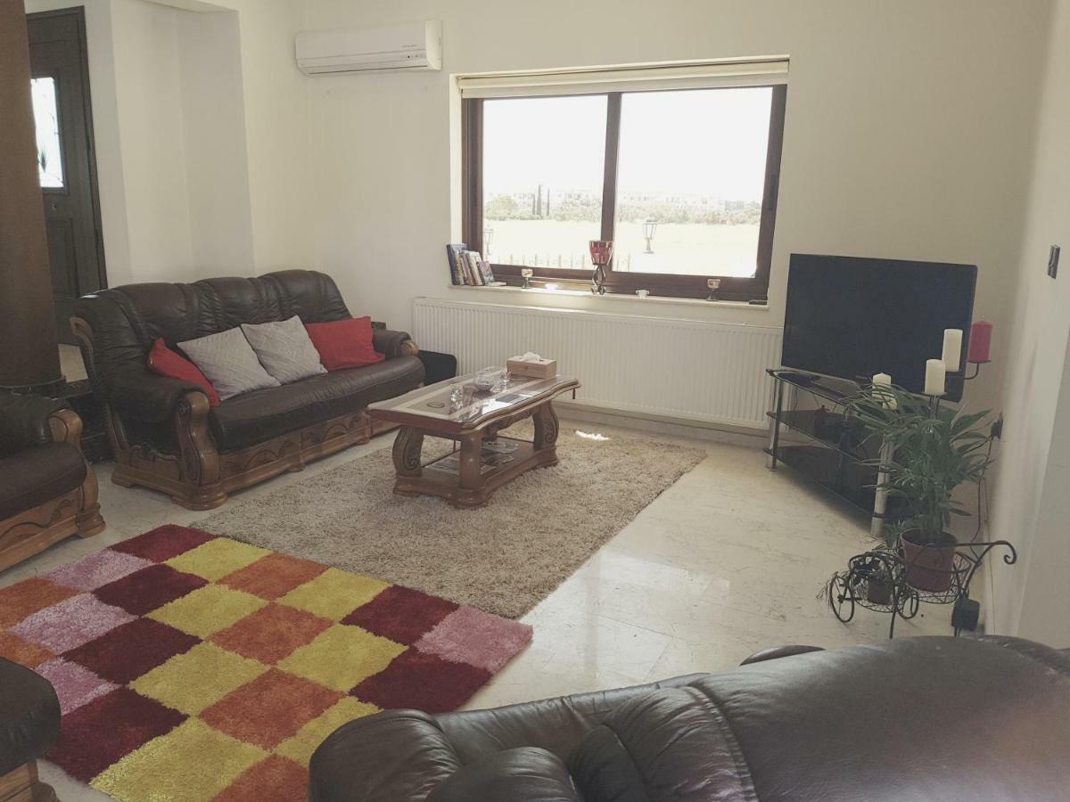 Larnaca Mansion Ideal For 3 Families Or More Exterior foto