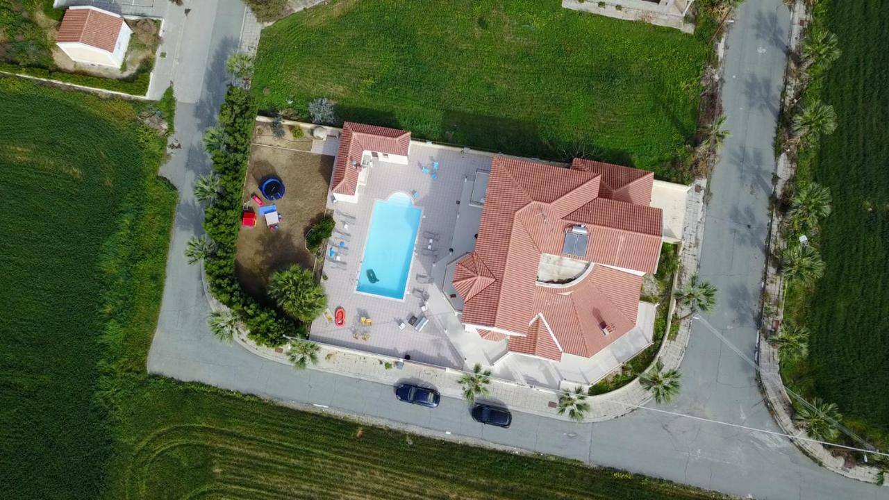Larnaca Mansion Ideal For 3 Families Or More Exterior foto