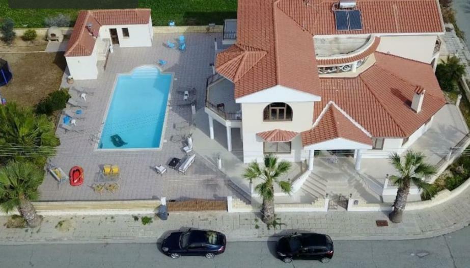 Larnaca Mansion Ideal For 3 Families Or More Exterior foto